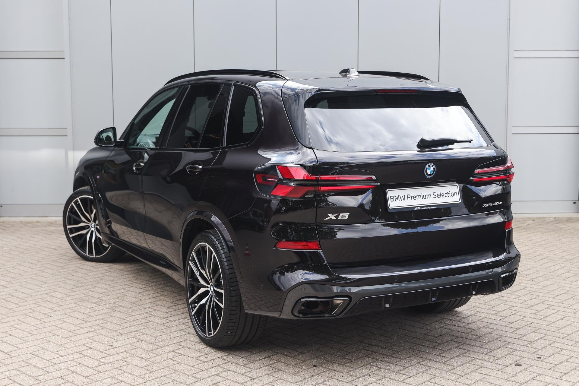 BMW X5 xDrive50e M Sport Automaat / Panoramadak / Trekhaak /, Auto's, BMW, Gebruikt, 2395 kg, Met garantie (alle), Zwart