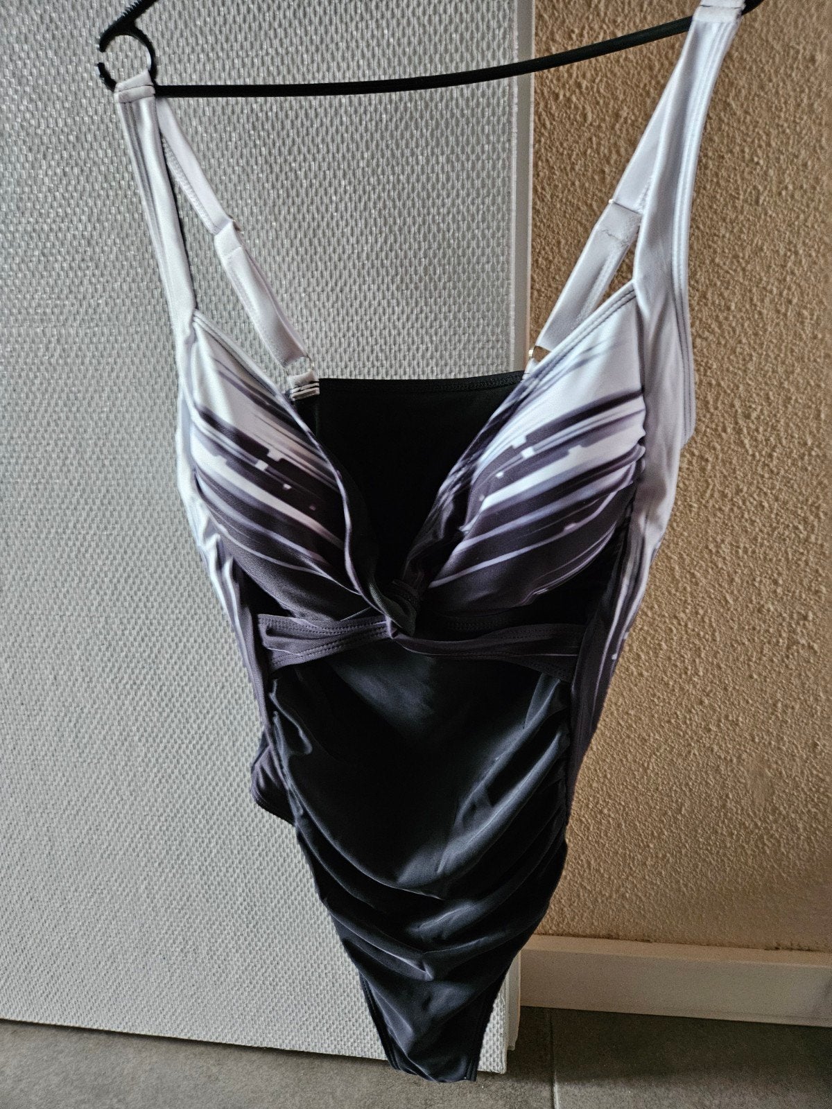 Badpak maat 48 met verstelbare bandjes, Kleding | Dames, Badmode en Zwemkleding, Ophalen of Verzenden, Gedragen, Zwart, Badpak