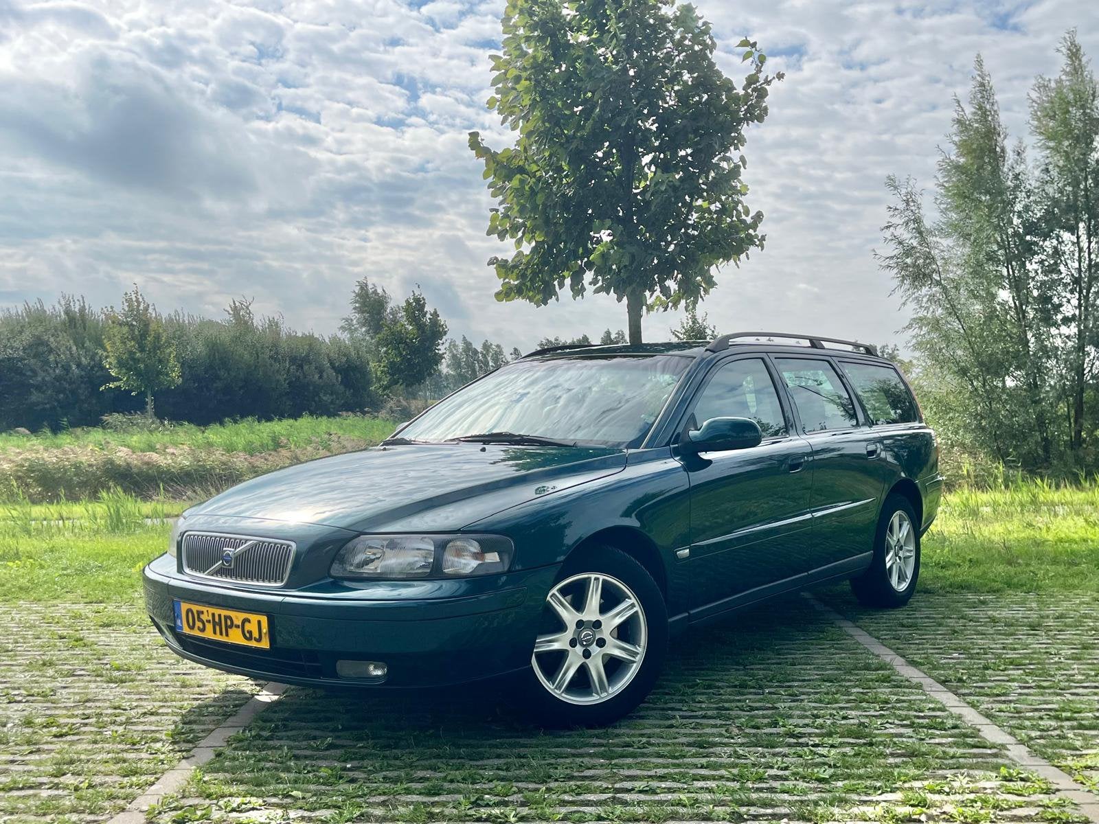 Volvo V70 2.4 140PK youngtimer 182dkm