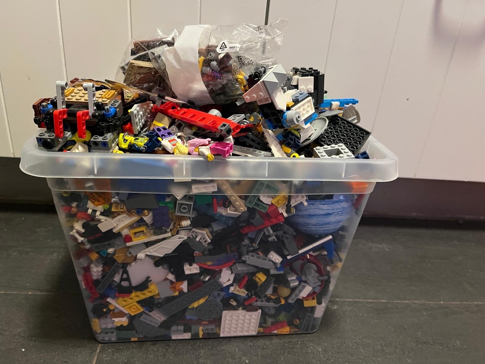 Bak vol met losse LEGO en poppetjes, Ophalen, Inclusief minifiguren, Gebruikt, Lego