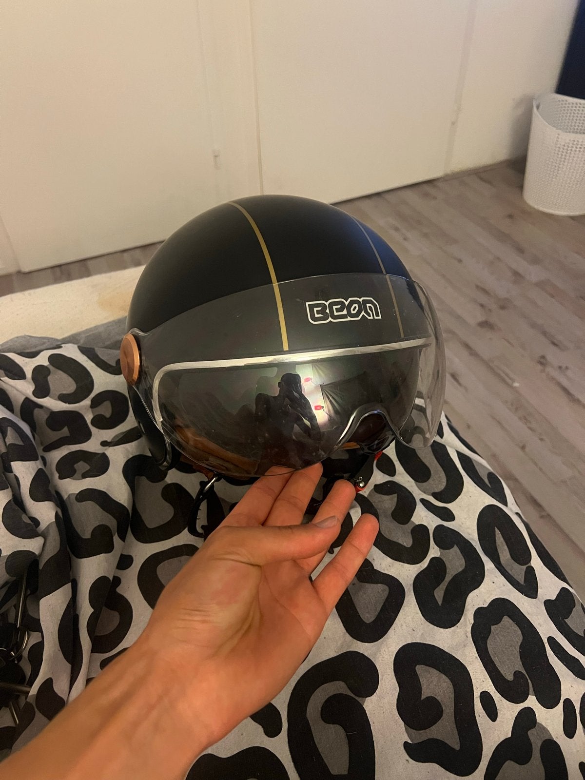 Mooie Beon helm - Zo goed als nieuw, Ophalen, Zo goed als nieuw