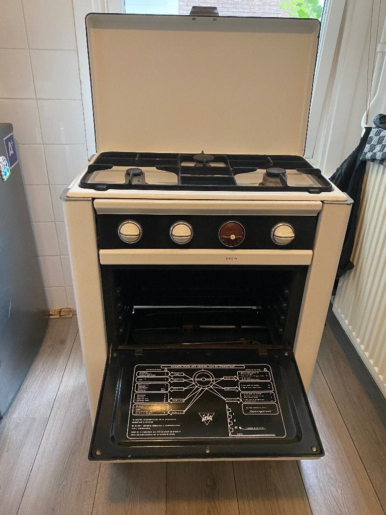 Oude gasfornuis Ataq, Witgoed en Apparatuur, Fornuizen, Ophalen, Gebruikt, 3 kookzones of minder, Gas