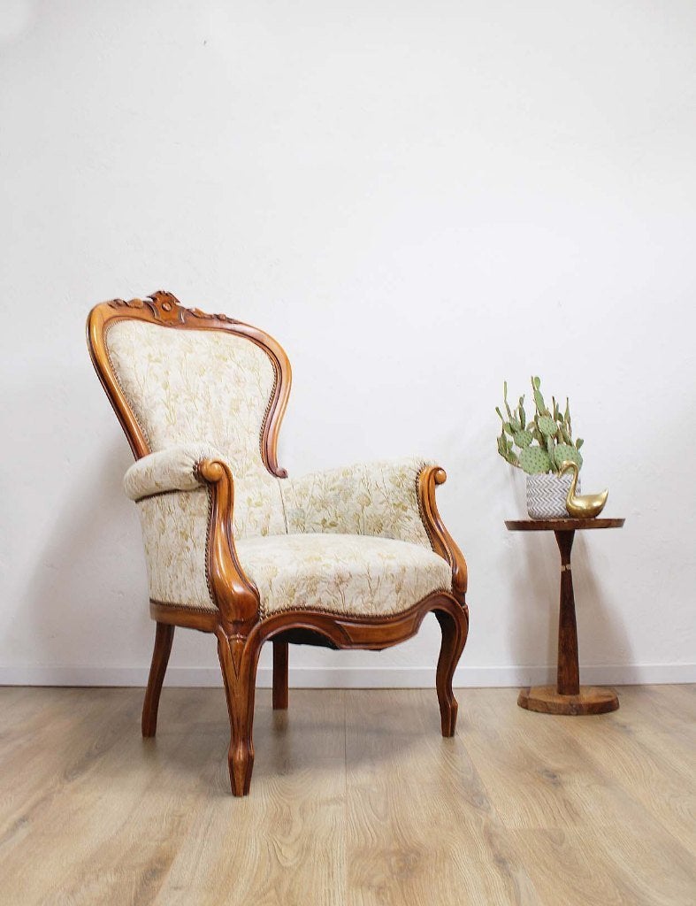 Klassieke barok fauteuil. Houten vintage Queen Ann stoel, Hout, O, O, 75 tot 100 cm