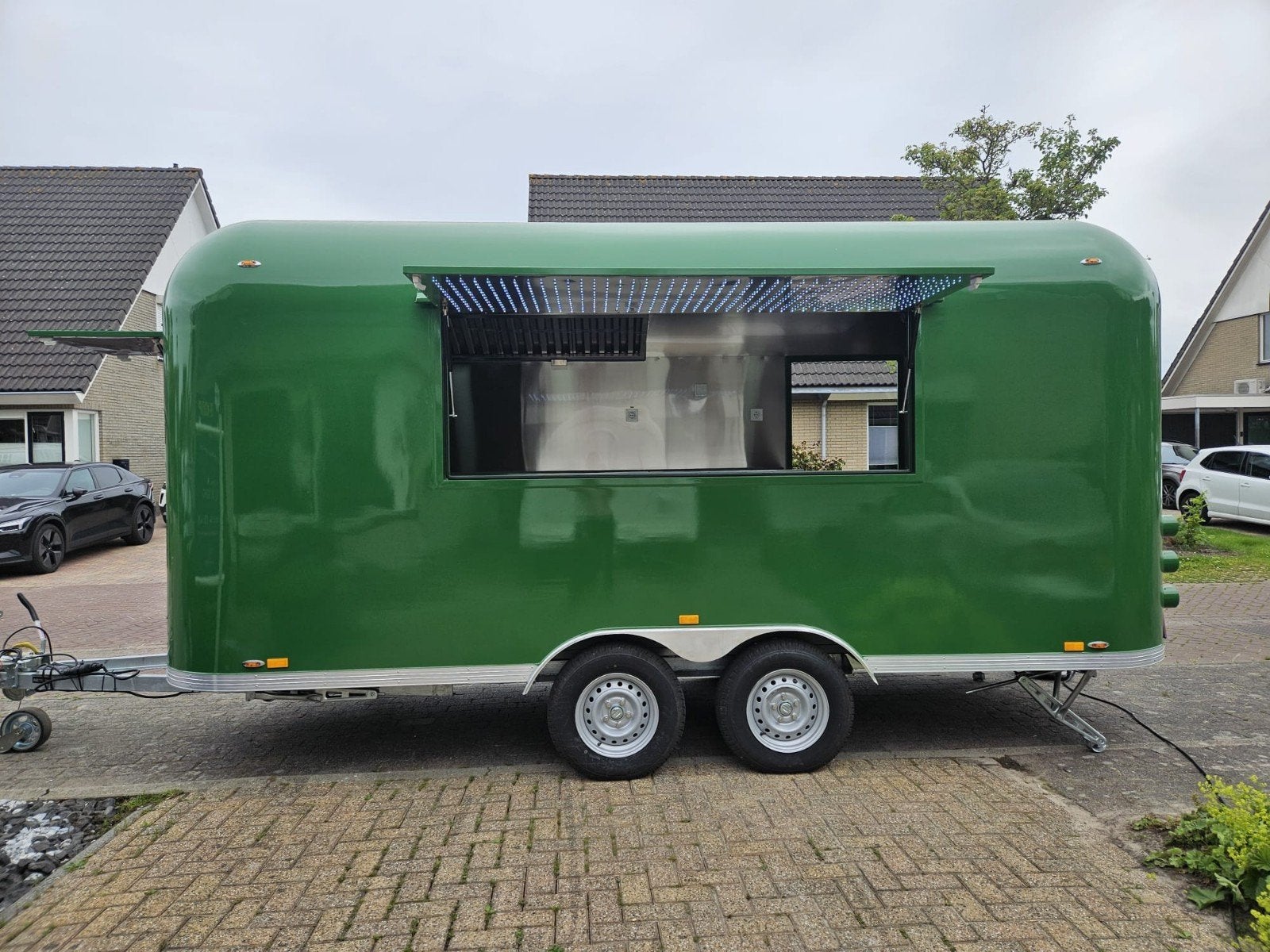 AIRSTREAM FOODTRUCK GROEN, Ophalen