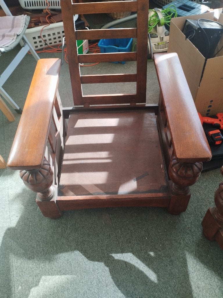 Oude eikenhout stoelen, Ophalen
