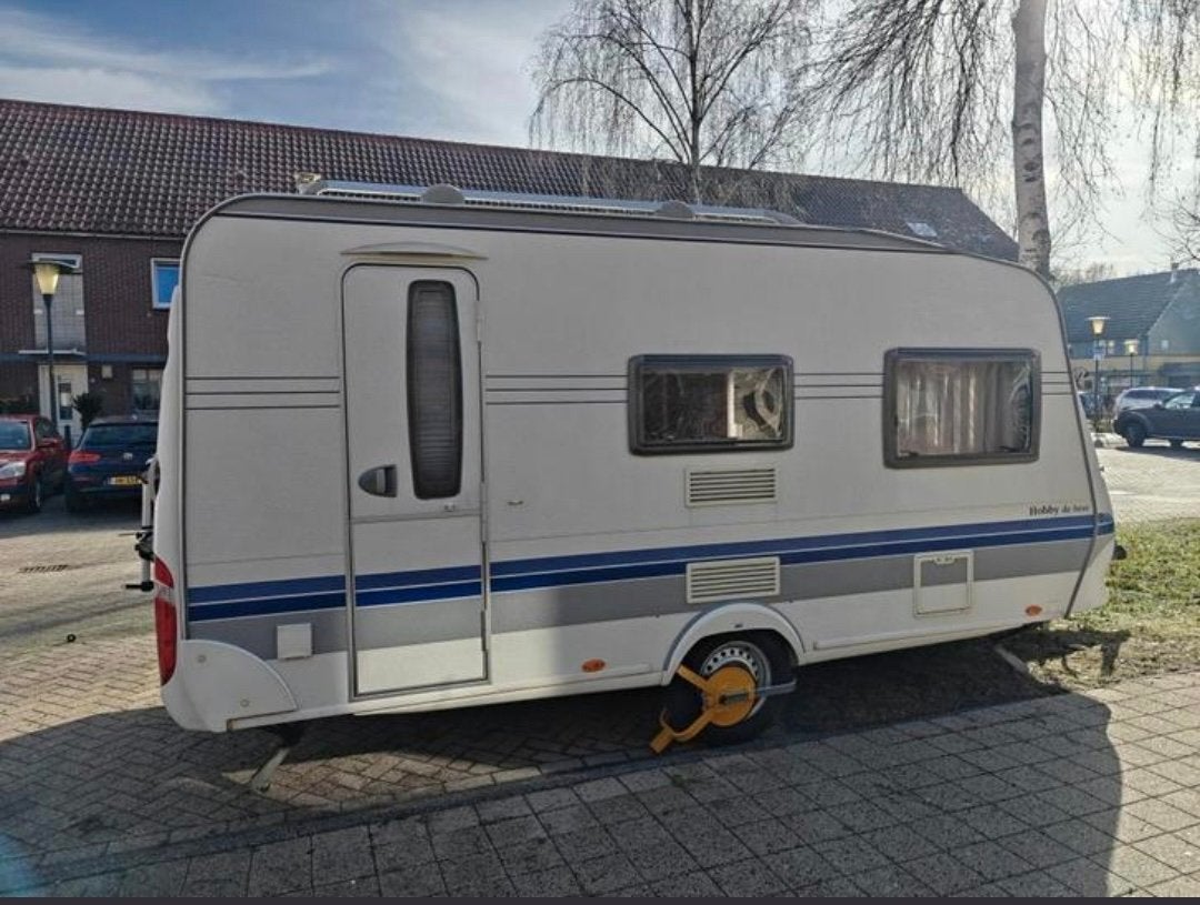 Hobby de Luxe SF 440 uit 2007 met voortent en luifel, Hobby, Kachel, Treinzit, Dwarsbed