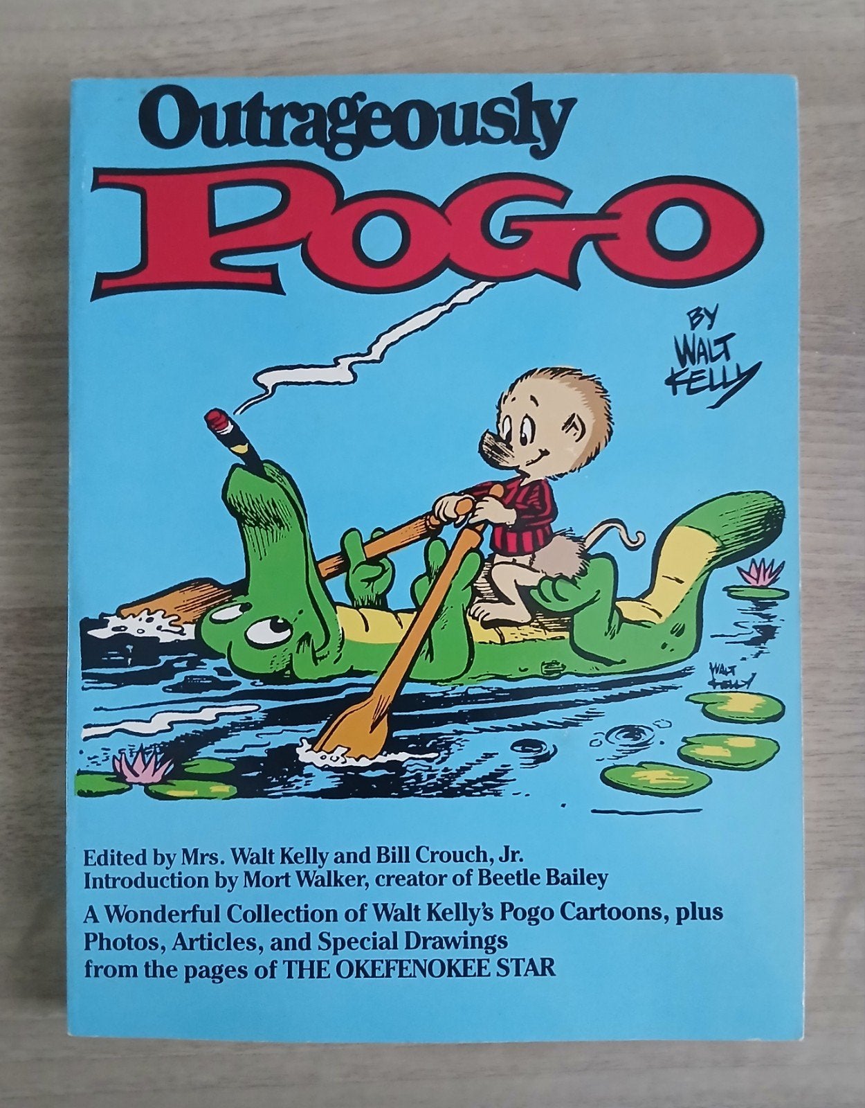 Outrageously Pogo (1985) - Walt Kelly - Engelstalig album, Gelezen, Eén stripboek, Walt Kelly, Ophalen of Verzenden