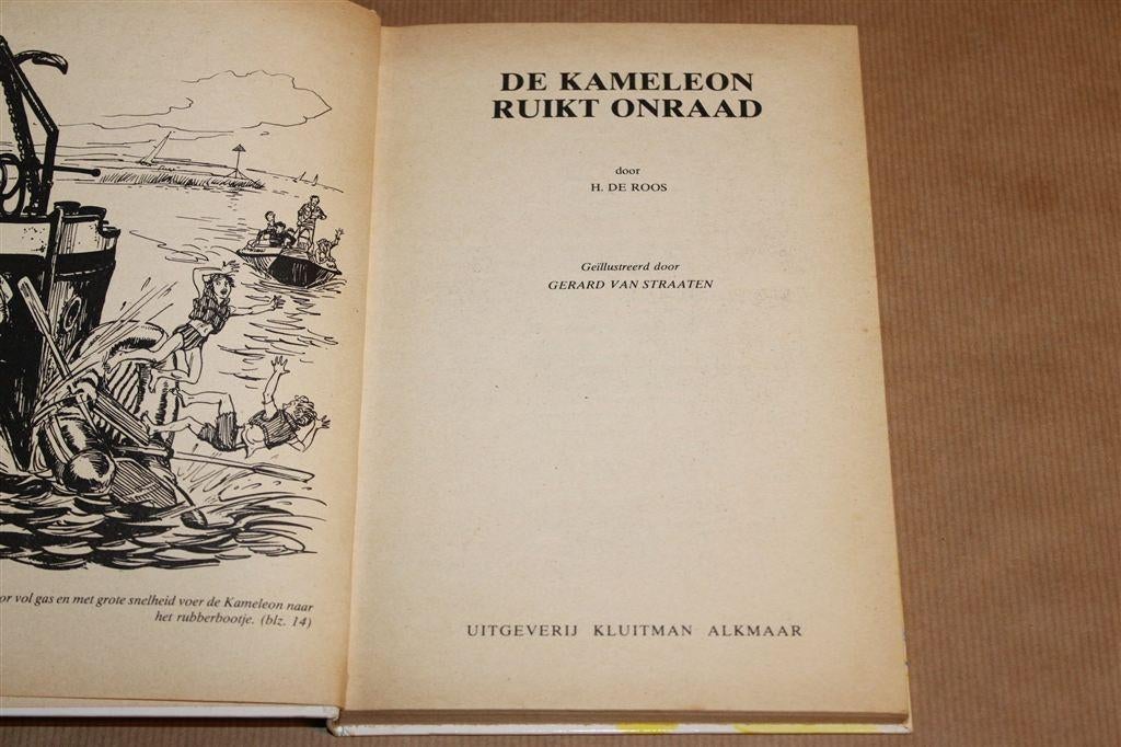 De Kameleon Ruikt Onraad — Hinke De Roos 1e Druk [1978], Boeken, Ophalen of Verzenden, Gelezen