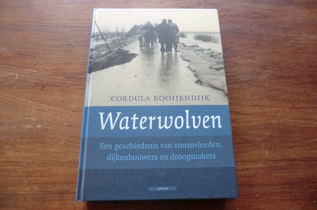 boek - Waterwolven - Cordula Rooijendijk, Ophalen of Verzenden, Gelezen