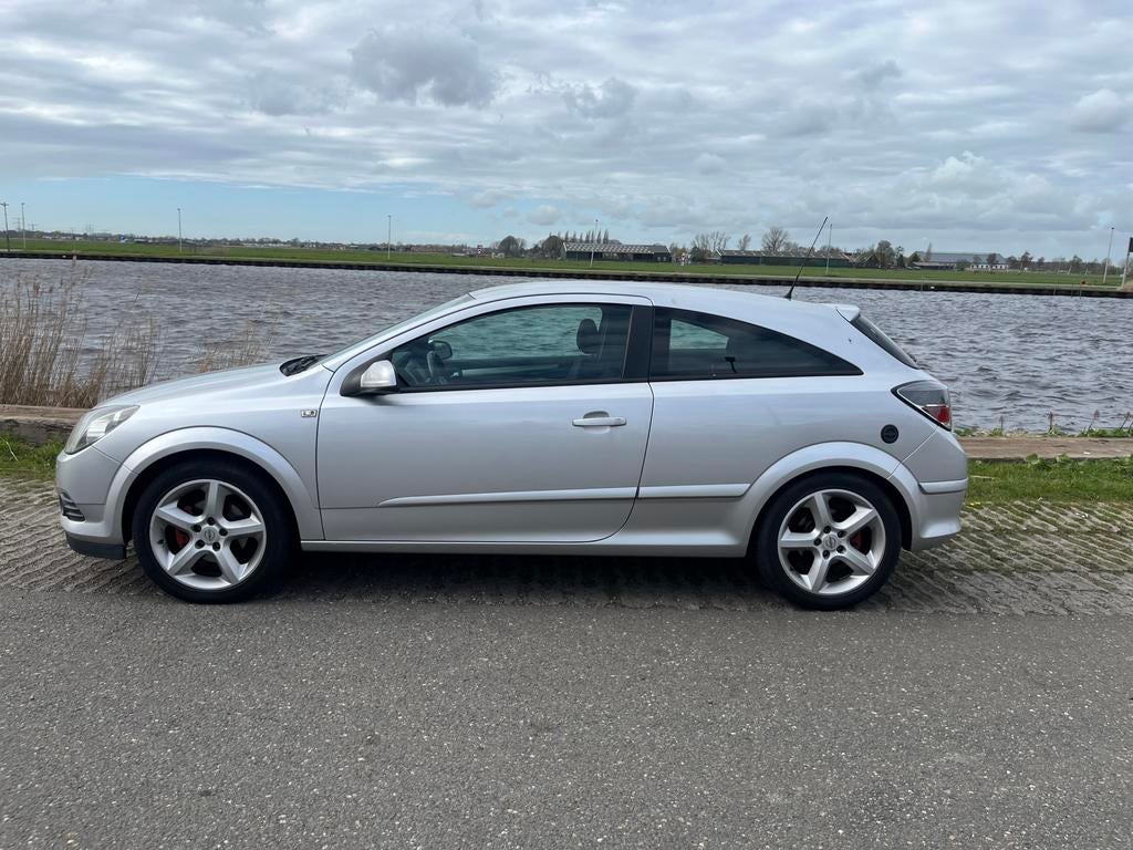 Opel Astra GTC 1.8 16V 2007 Executive LPG-G3 Airco 5-Bak, Voorwielaandrijving, Elektrische ramen, Stof, Zwart
