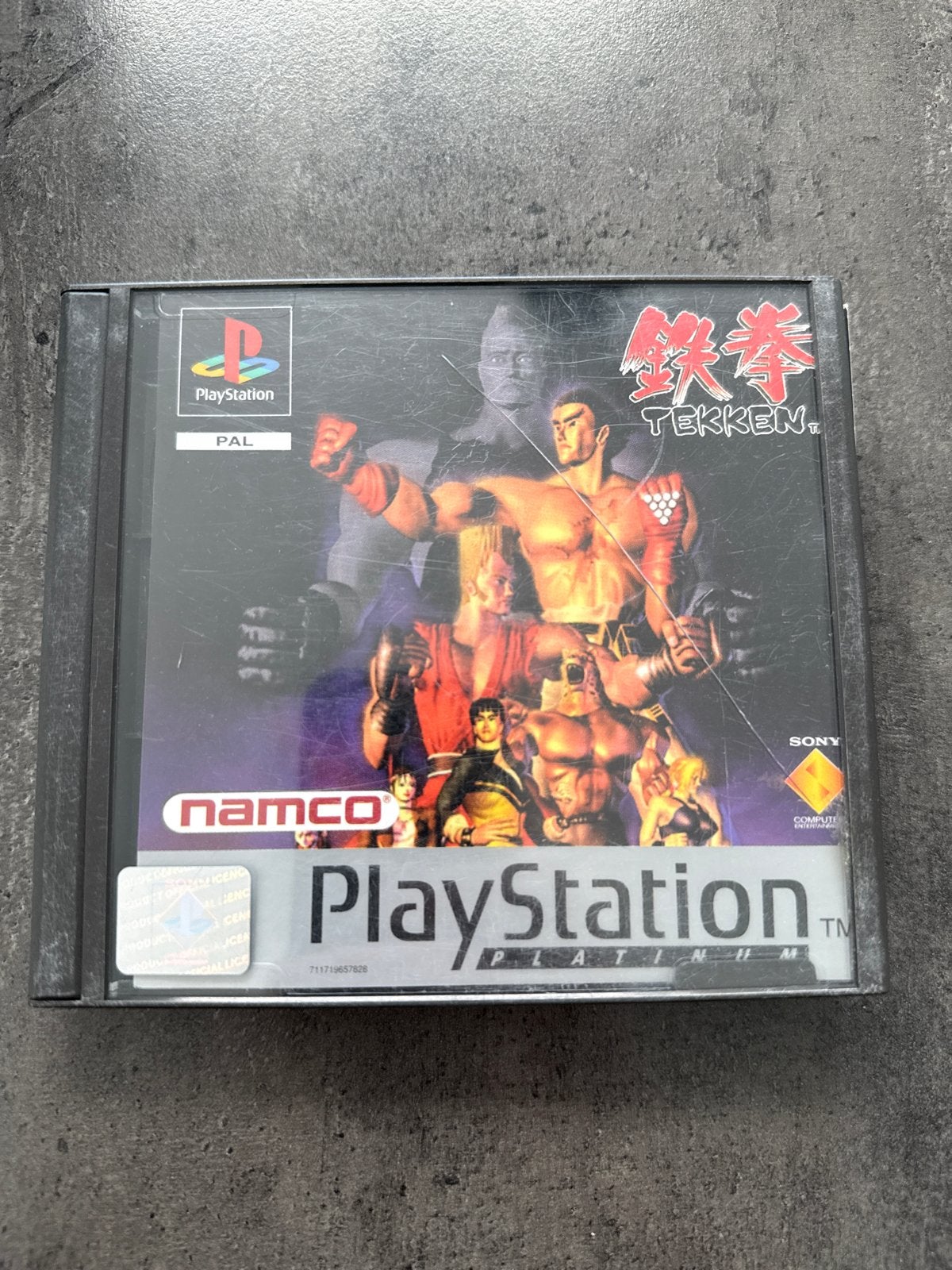Tekken 3 PlayStation 1 (PS1) met boekje en barst in hoesje, Spelcomputers en Games, Games | Sony PlayStation 1, Gebruikt, Vechten