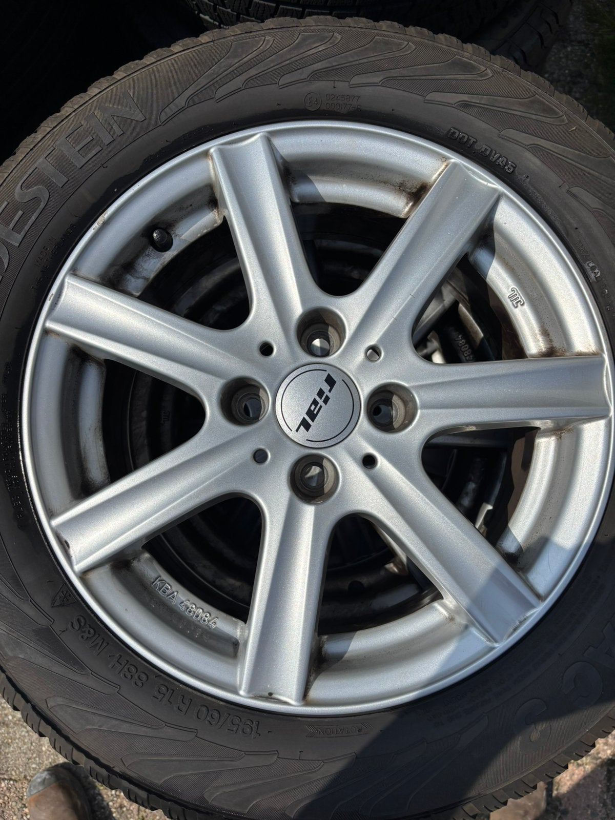 15 inch lichtmetalen velgenset met winterbanden – 195/60 R15, Auto-onderdelen, Ophalen of Verzenden