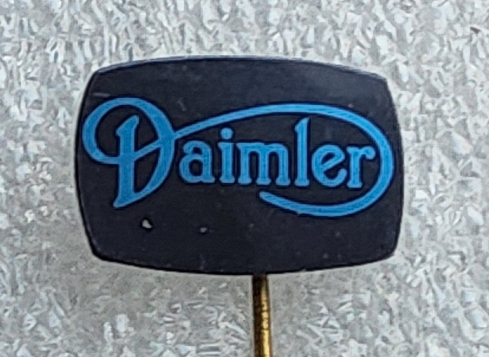 Daimler Speldje - Vintage, Ophalen of Verzenden, Gebruikt, Merk, Speldje of Pin