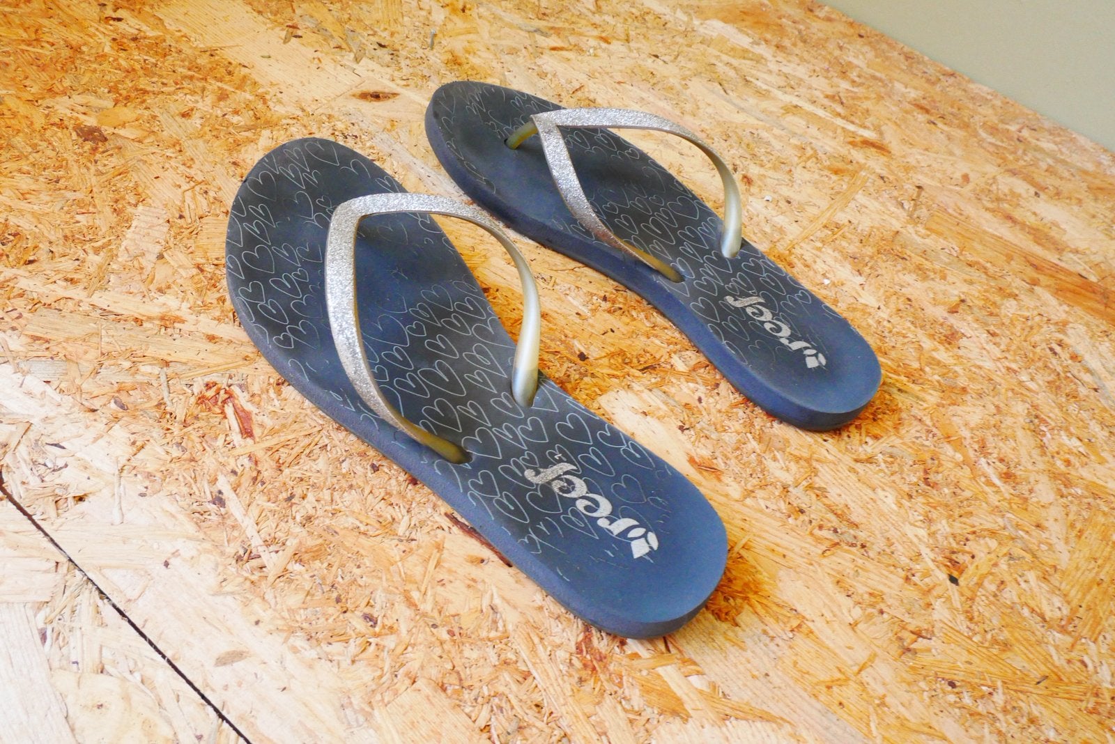 Reef teenslippers maat 37, Slippers, Ophalen of Verzenden, Grijs, Gedragen