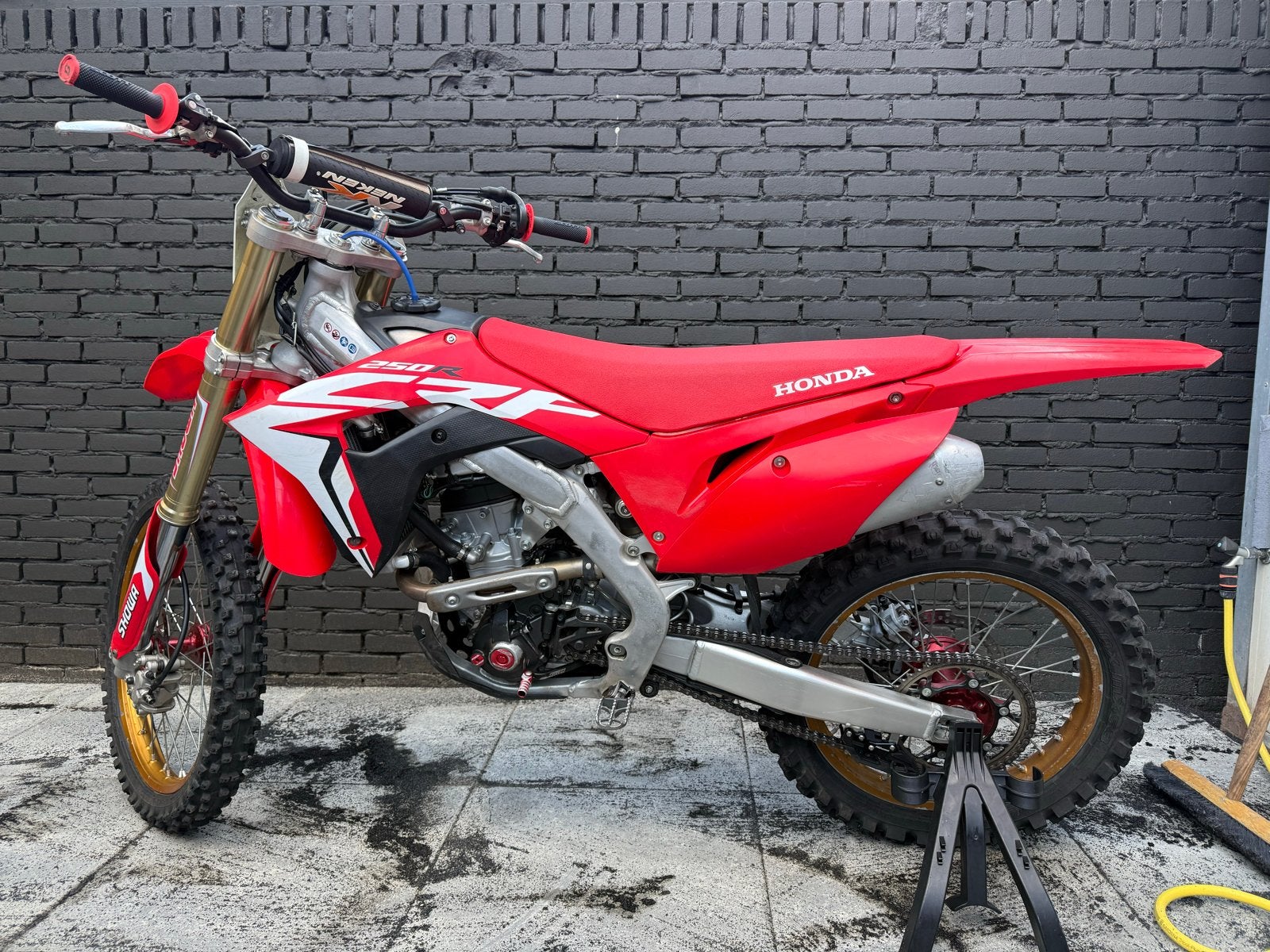 Honda CRF 250R Crossmotor - Krachtig en Klaar voor Actie, Ophalen, Zo goed als nieuw, 250 cc, Honda