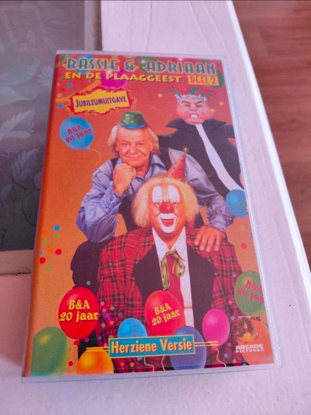Bassie en Adriaan en De Plaaggeest deel 2 videoband., Ophalen of Verzenden, Gebruikt, Kinderprogramma of -film, VHS