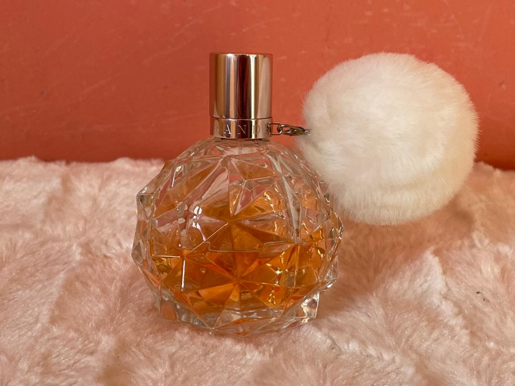Ariana Grande - Ari eau de parfum 50 / 100ml, Verzenden, Zo goed als nieuw