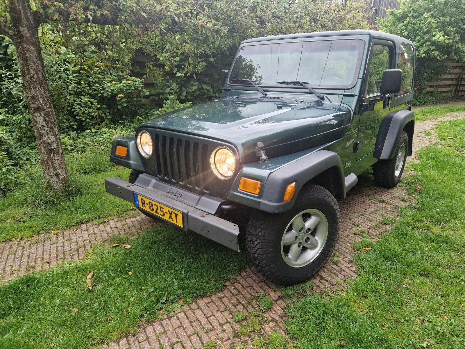 Jeep Wrangler TJ Sport 2.5 LPG G3 bj 2000 Groen, 118 pk, 4 cilinders, 2000 kg, 4 stoelen