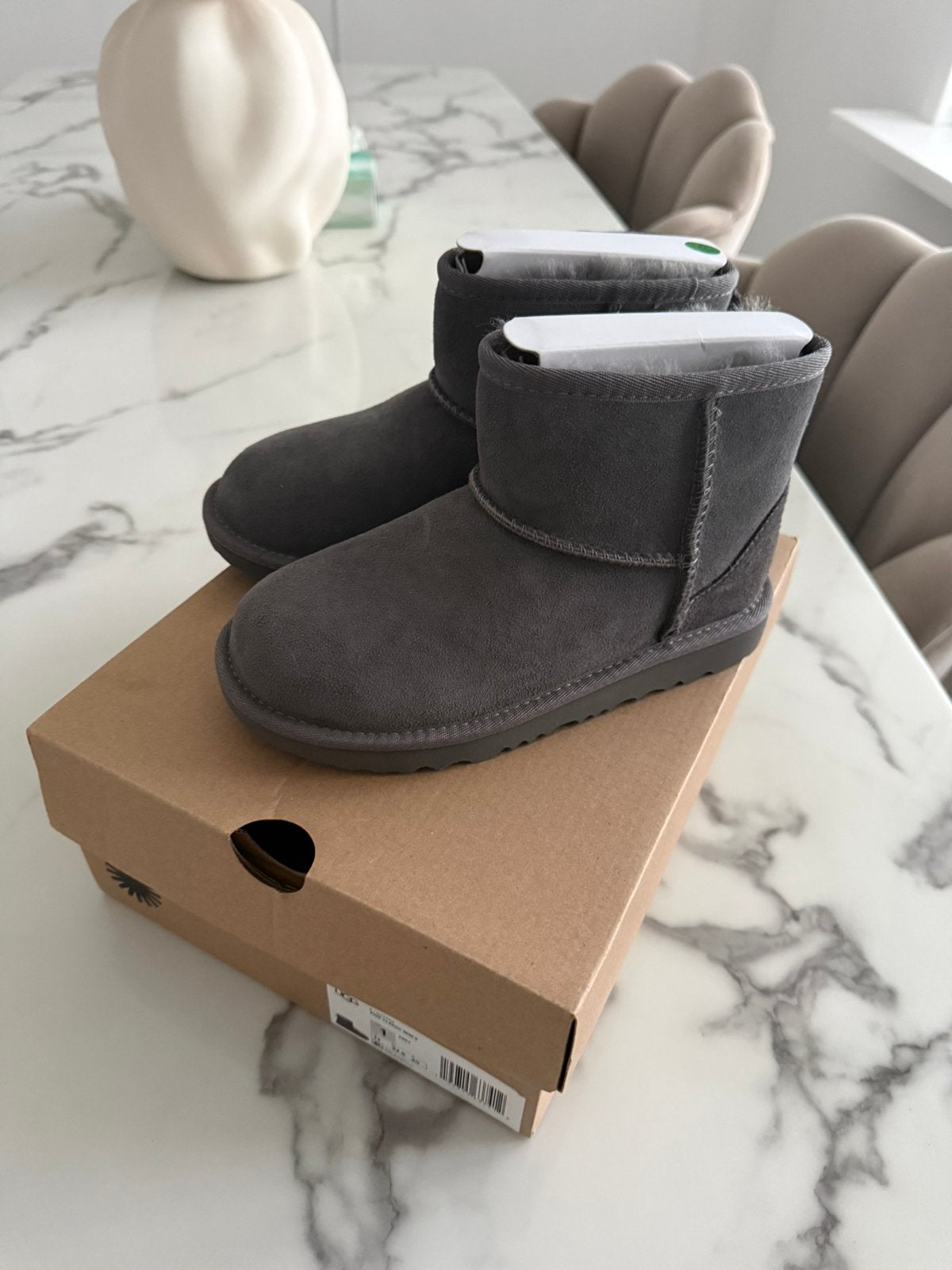 Nieuwe kinder originele uggs ugg classic mini maat 32.5, Jongen of Meisje, Nieuw, Ophalen of Verzenden, Laarzen