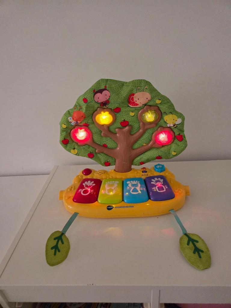 Vtech piano met geluid en lichtjes, Ophalen, Zo goed als nieuw, 6 maanden tot 2 jaar