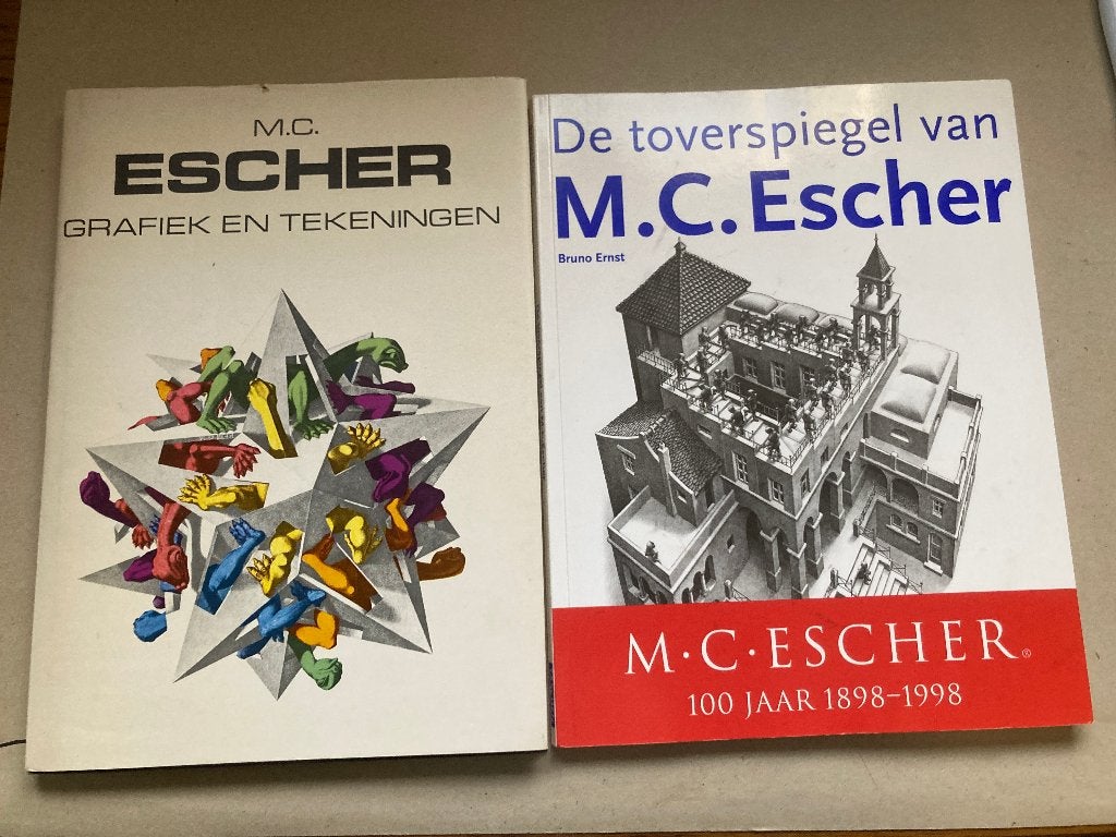 T.K. nog twee boeken van en over M. C. Escher zie foto' s, Boeken, Ophalen of Verzenden, Gelezen, Grafische vormgeving, M.C. Escher