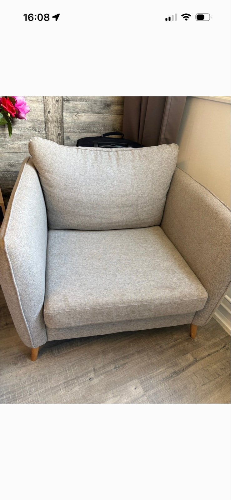 Comfortabele grijze fauteuil van JYSK, Ophalen, Zo goed als nieuw, Stof, 75 tot 100 cm
