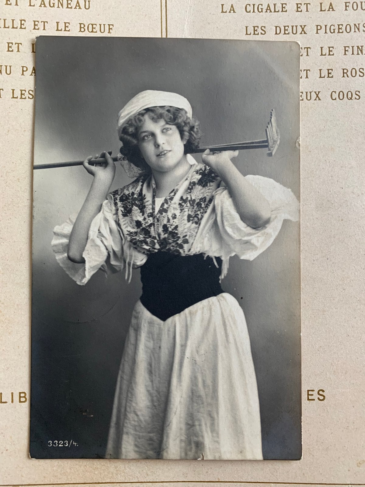 1907 Dame met hark (FF), Ophalen of Verzenden, Voor 1920, Gelopen, Overige thema's