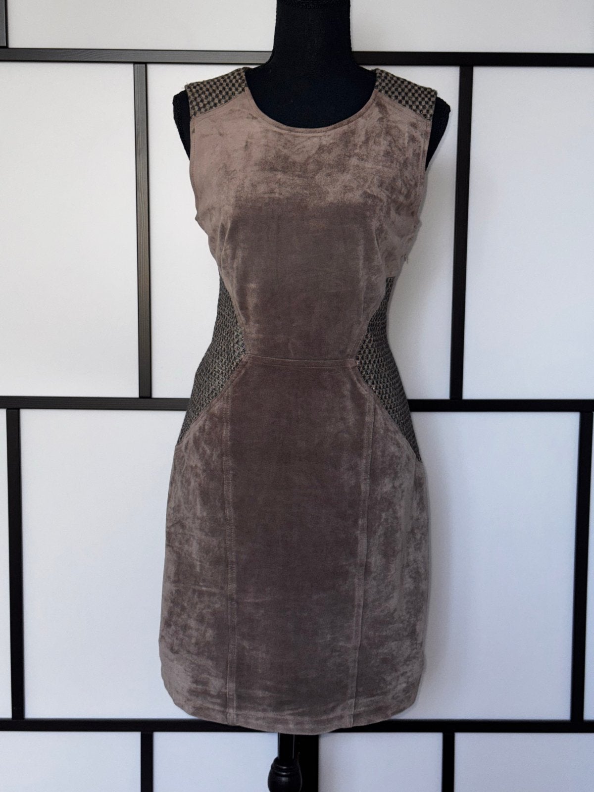 Tramontana suède jurk M met glitter details, Kleding | Dames, Jurken, Maat 38/40 (M), Bruin, Ophalen of Verzenden, Zo goed als nieuw