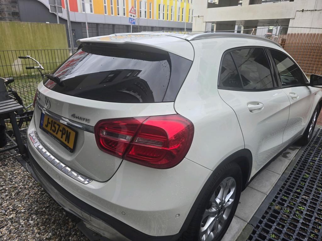 Mercedes-Benz GLA 250 4MATIC Urban Edition wit, Automaat, 15 km/l, 1800 kg, 4 cilinders
