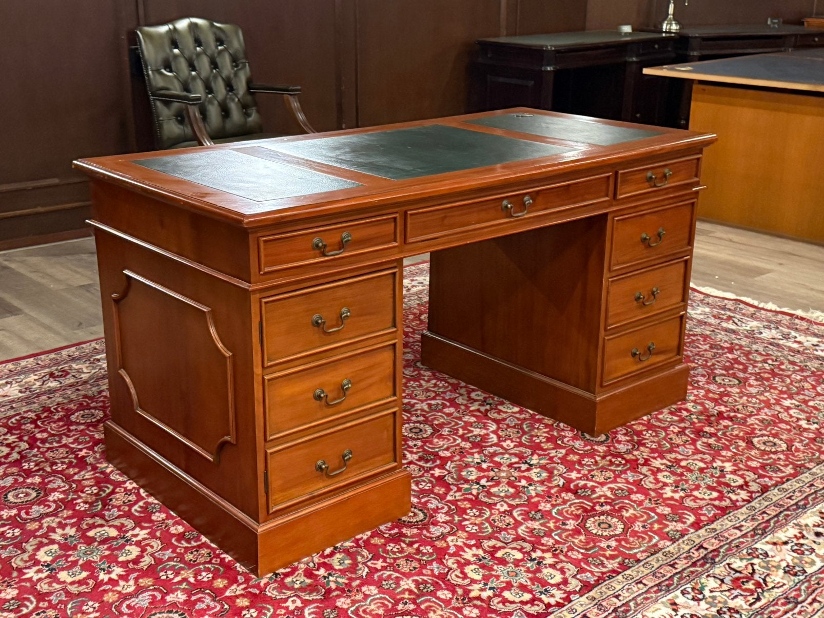 Klassiek Engels bureau #692, Overige typen, 150 cm, Hout, Bruin