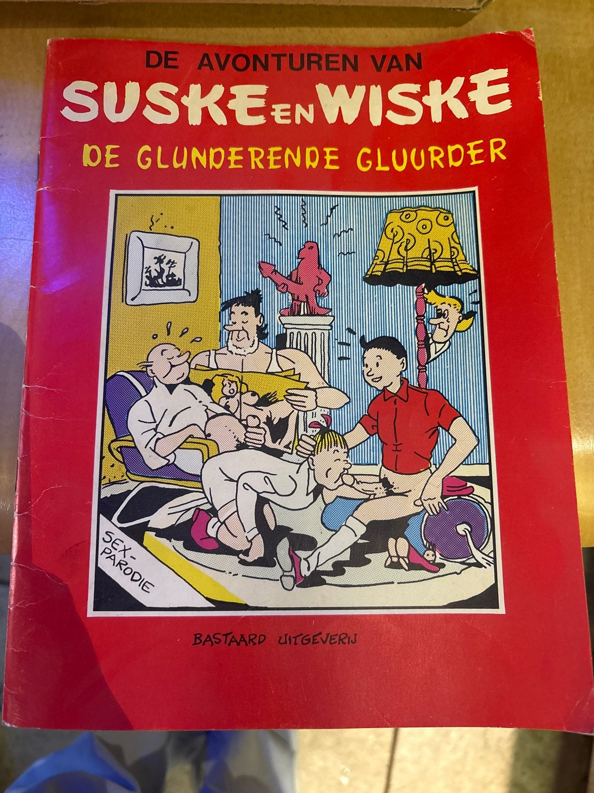 Suske en Wiske: De Glunderende Gluurder - Sex Parodie, Eén stripboek, Ophalen of Verzenden, Gelezen