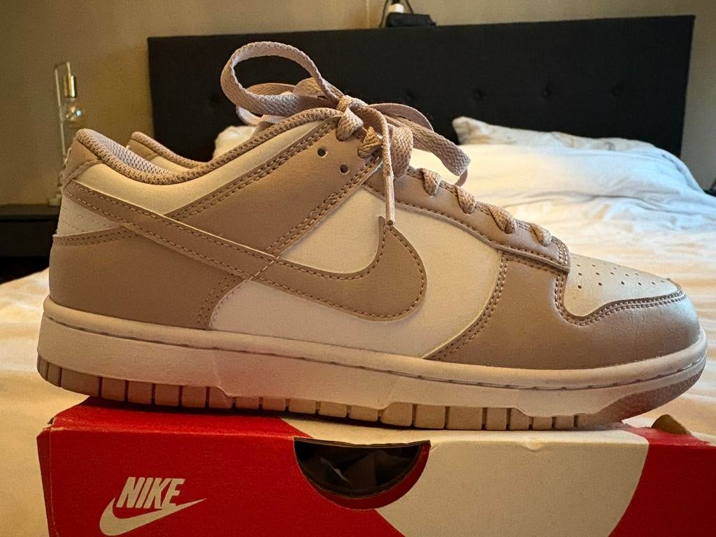 W nike dunk low, Ophalen of Verzenden, Zo goed als nieuw, Sneakers of Gympen