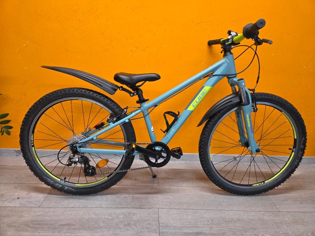 Cube 240 Acid Race 24 inch, Ophalen, Gebruikt, Aluminium, 24 inch of meer
