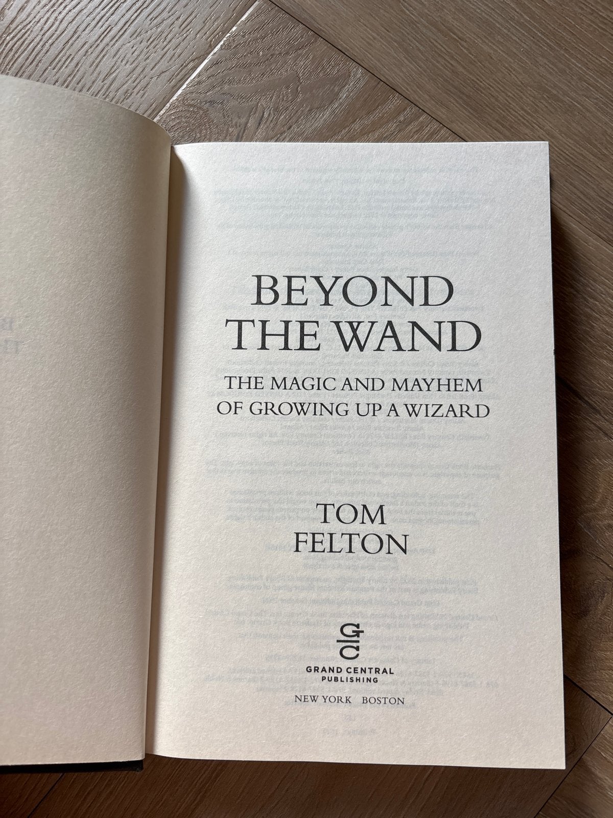 Beyond the Wand - Tom Felton (Harry Potter), Ophalen of Verzenden, Zo goed als nieuw, Film, Tv en Media
