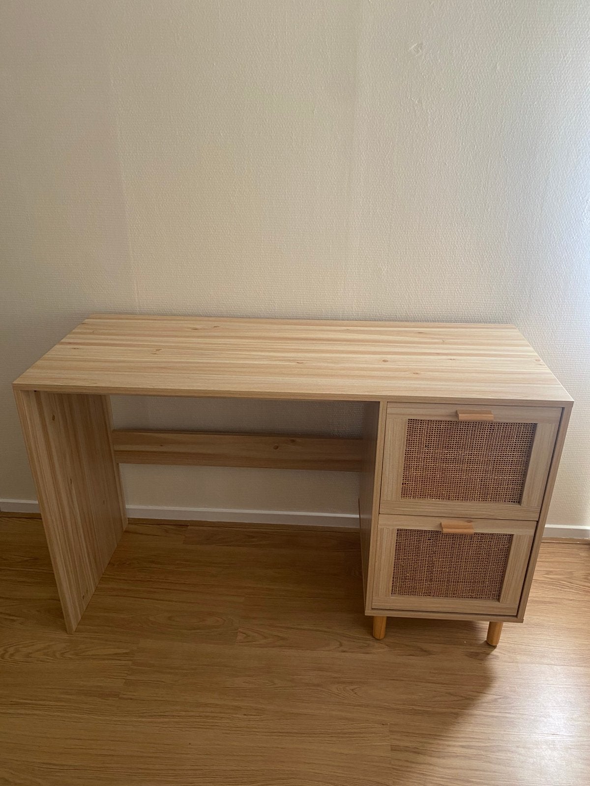 Rotan webbing en houten bureau van Sweeek, Ophalen, Zo goed als nieuw
