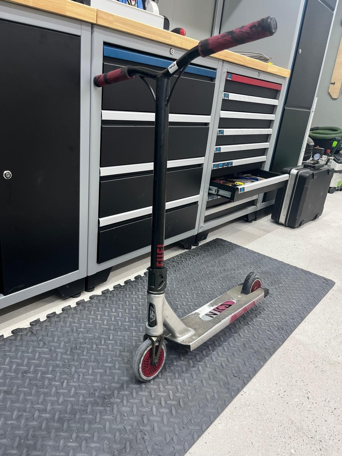 nkd fuel stuntstep maat 84cm, Ophalen, Gebruikt, Gewone step, Nkd stunt step