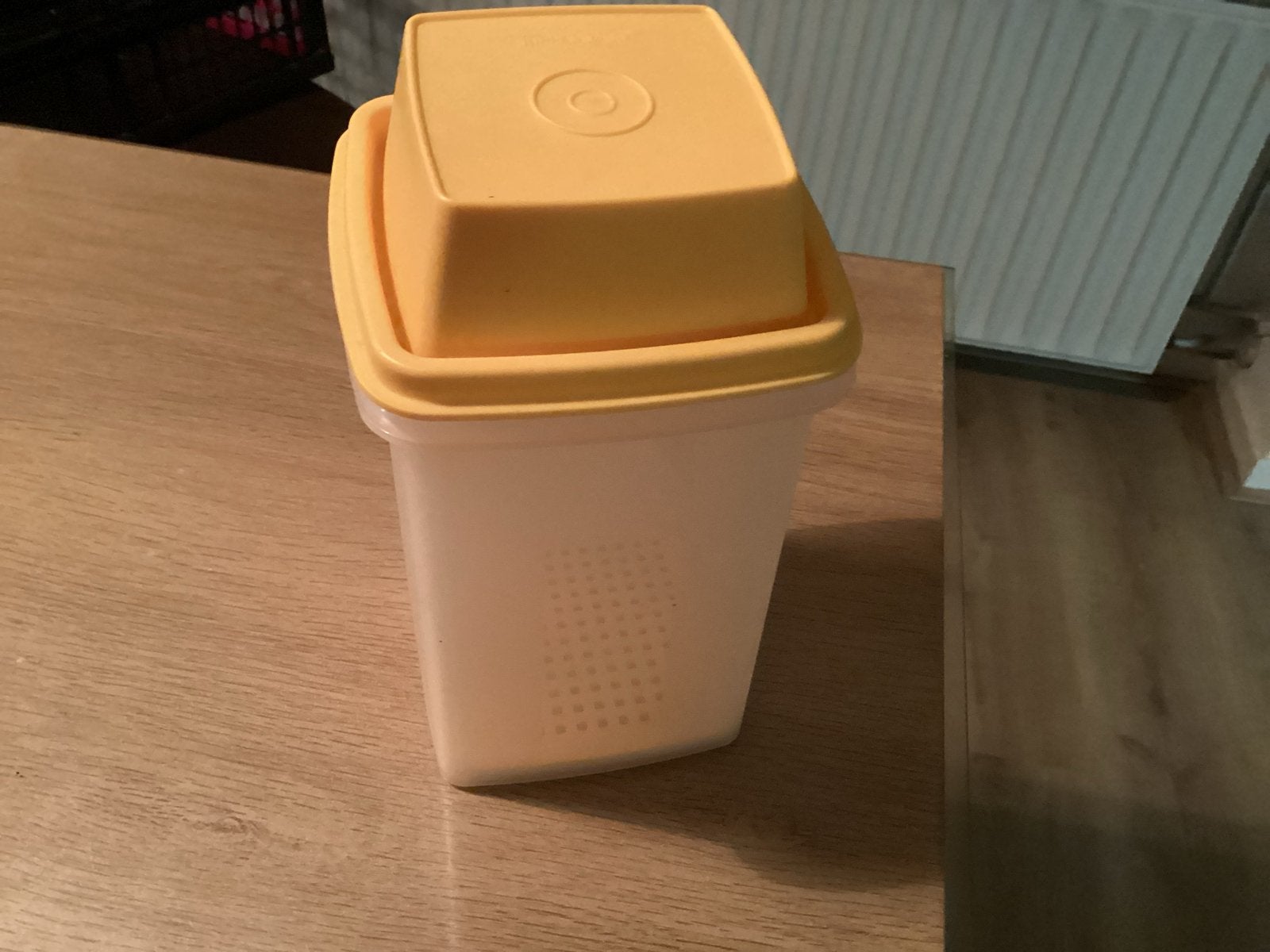 Tupperware augurken pot - handig en praktisch, Huis en Inrichting, Keuken | Tupperware, Gebruikt, Zuurpot, Geel, Ophalen of Verzenden