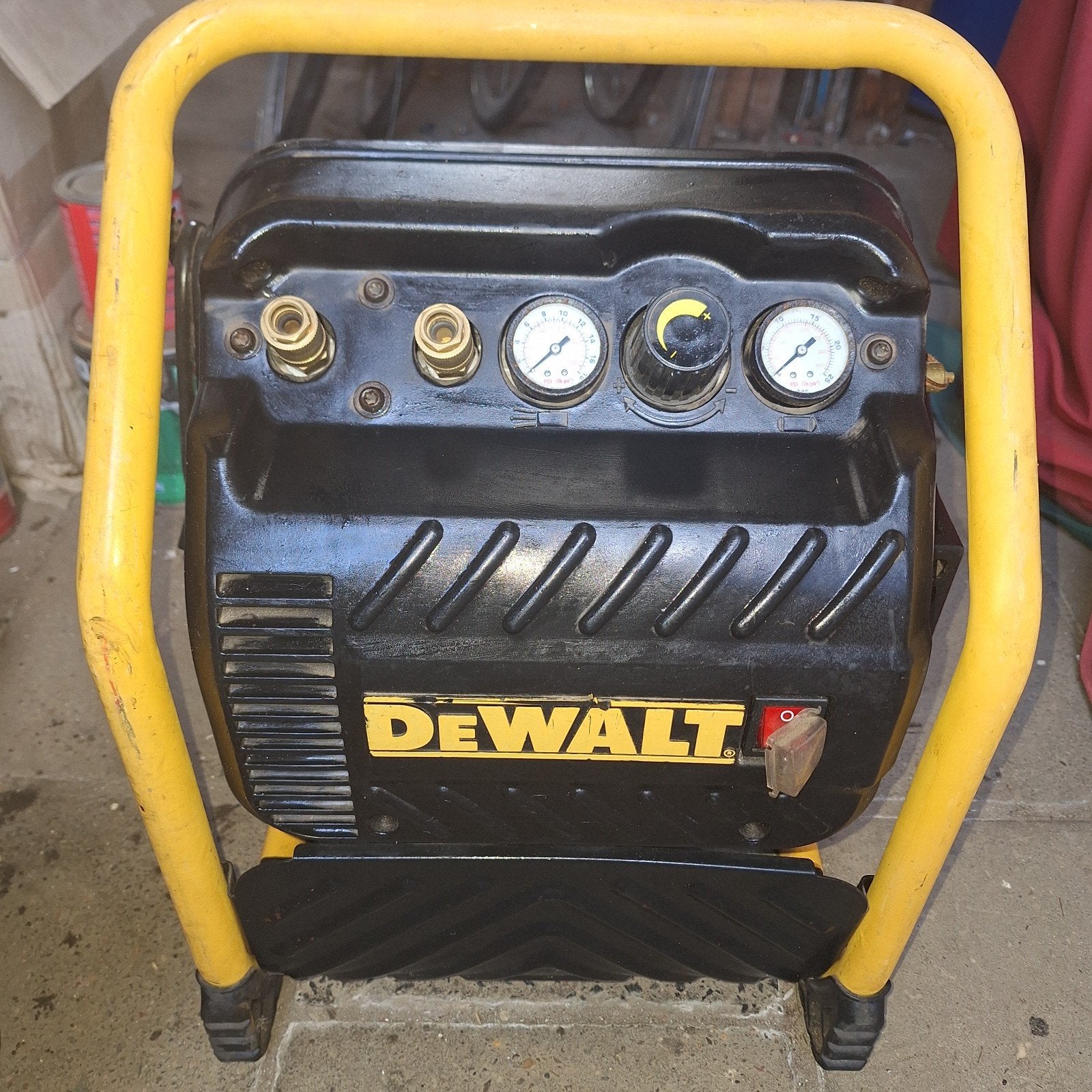 de walt compressor, Minder dan 25 liter, Ophalen, Zo goed als nieuw, Minder dan 200 liter/min