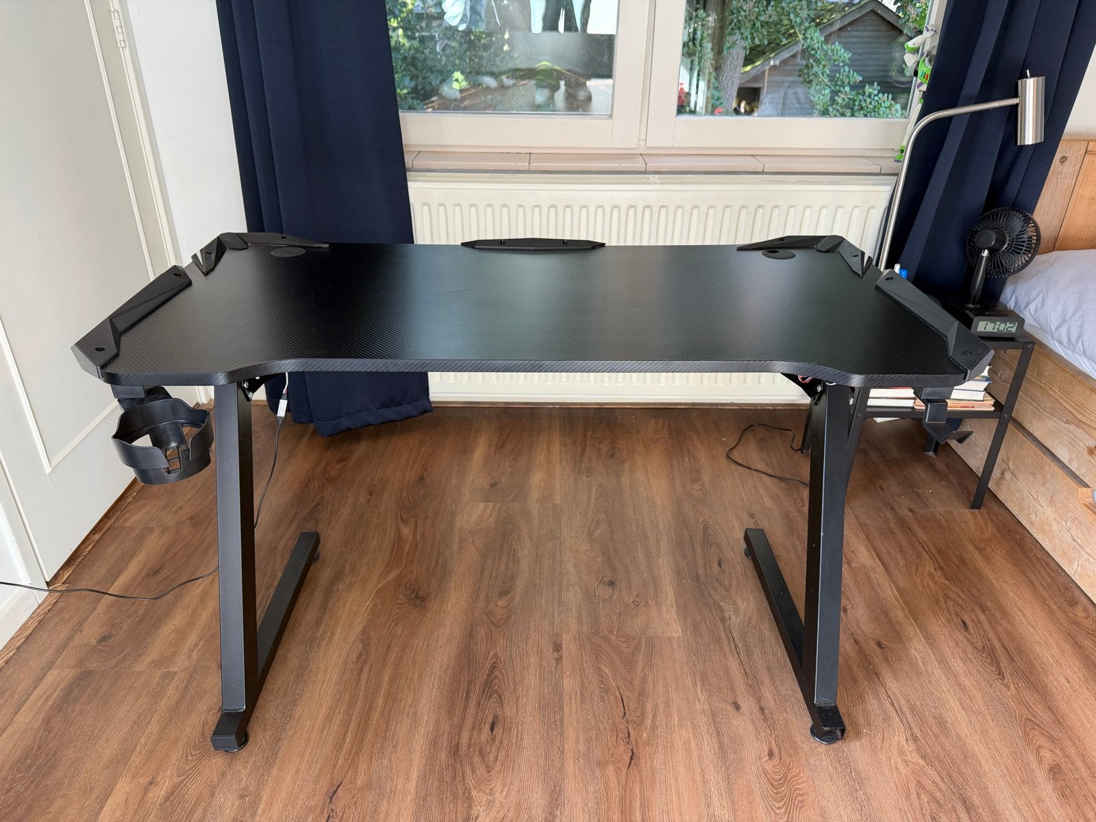 Gaming bureau met RGB LED verlichting en accessoires, Ophalen, 100 tot 150 cm, Metaal of Aluminium, Zo goed als nieuw
