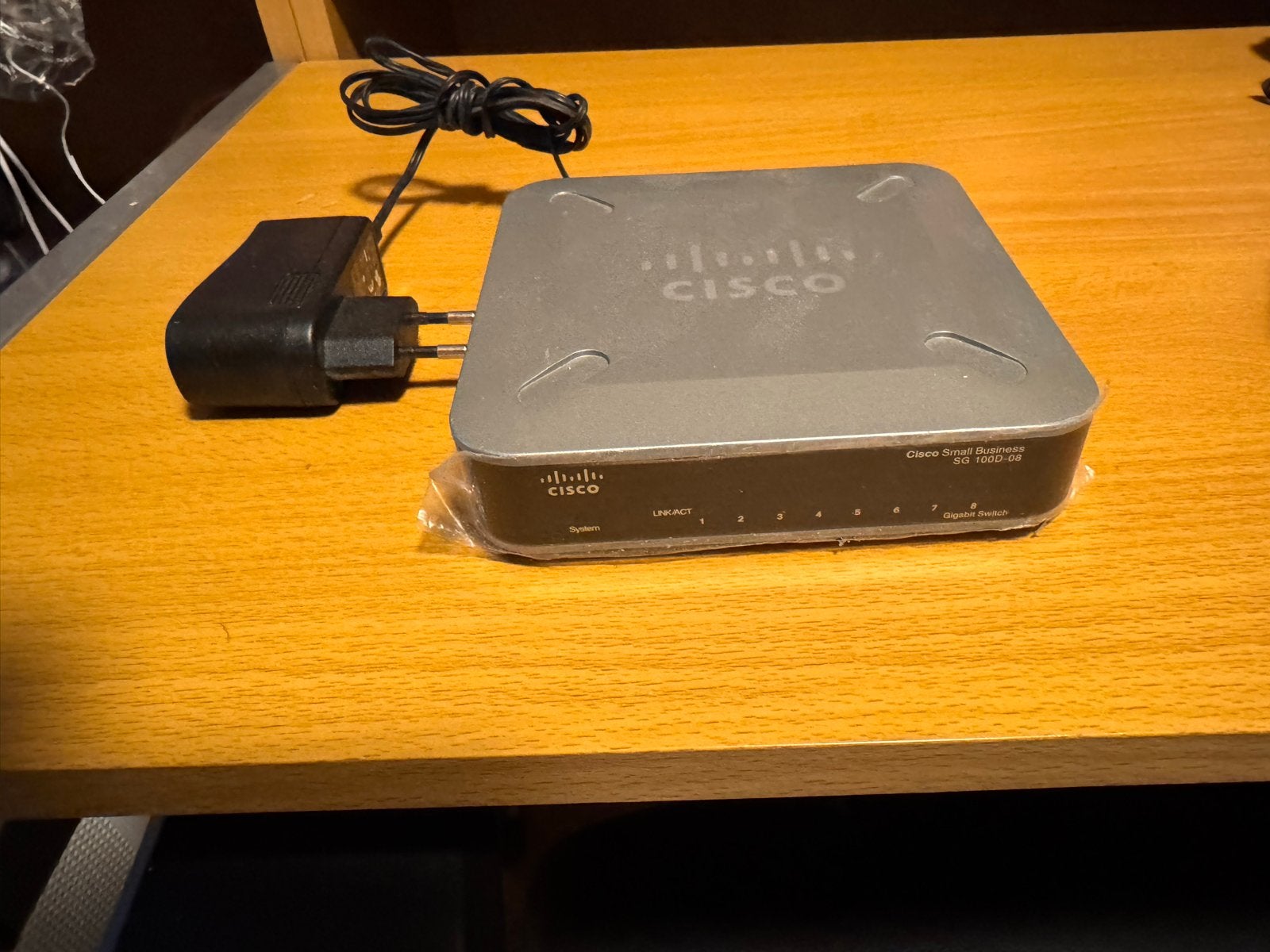 Cisco Small Business SG 100D-08 8-poorts Gigabit Switch, Ophalen of Verzenden, Zo goed als nieuw