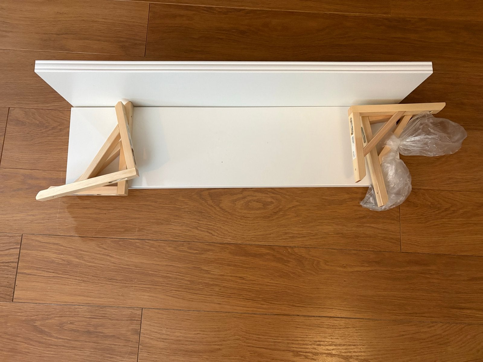 Witte wandplank met houten beugels, Ophalen, Gebruikt