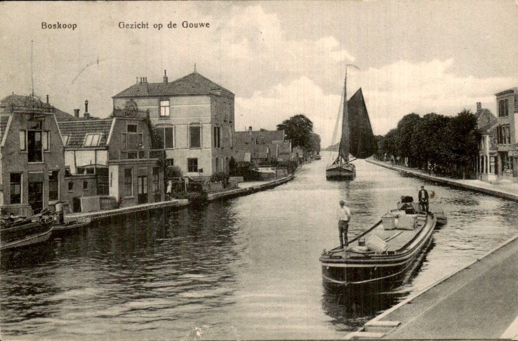 Boskoop - Gezicht op de Gouwe - Met schuiten, Ophalen of Verzenden, Voor 1920, Gelopen, Zuid-Holland