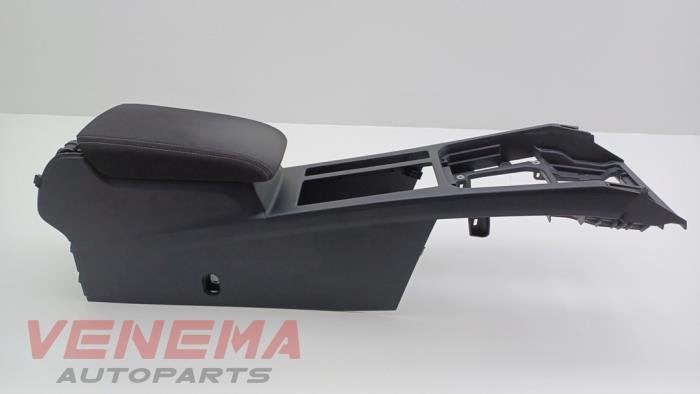 Middenconsoles van een Volkswagen Passat, Gebruikt, -, Volkswagen, -