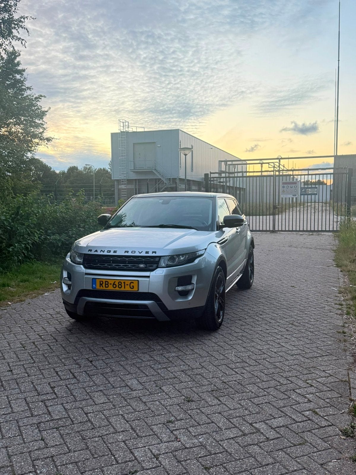 Land Rover Range Rover Evoque 2.2 TD4 4WD AUT 2013 Grijs, Auto's, Automaat, 15 km/l, 1800 kg, Leder