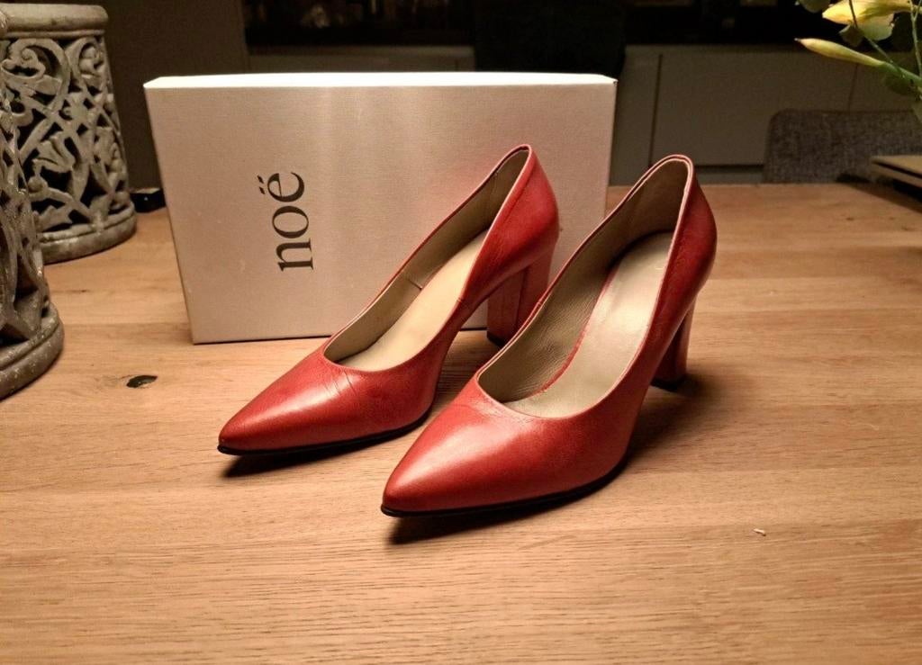 Rode pumps Noë maat 39, Pumps, Noë, Ophalen of Verzenden, Zo goed als nieuw