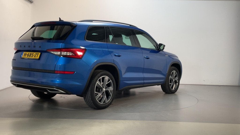 Skoda Kodiaq 1.5 TSI 150pk DSG Sportline Business Sportstoel, Auto's, Skoda, Automatische klimaatregeling, 4 cilinders, Blauw