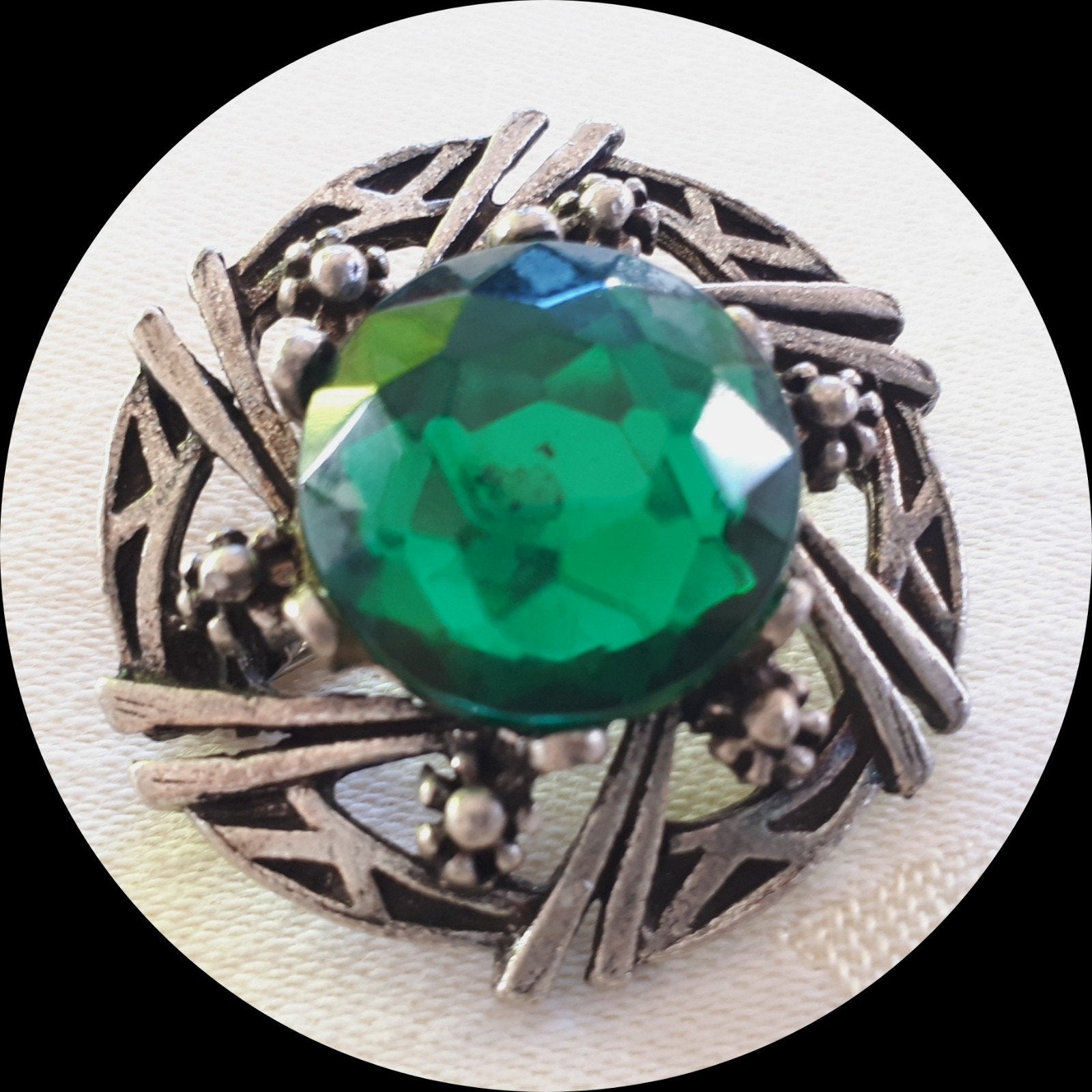 Jaren '60 Broche met Grote Groene Steen., Ophalen of Verzenden, Overige materialen, Broche
