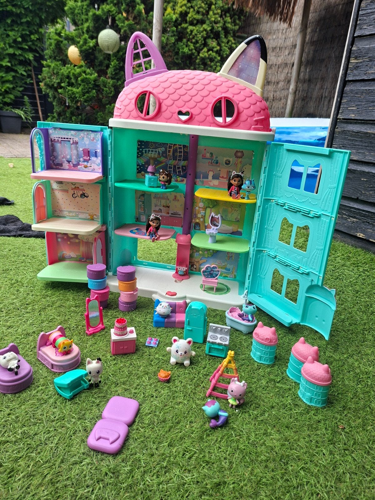 Gabby's dollhouse, Ophalen