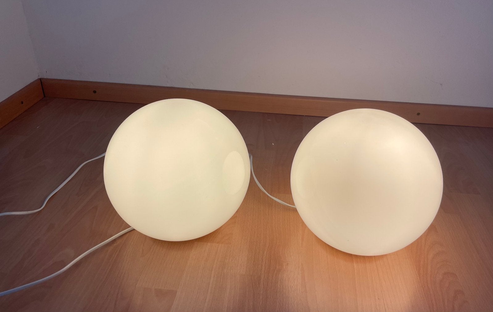 Twee bollampen, Ophalen, Zo goed als nieuw