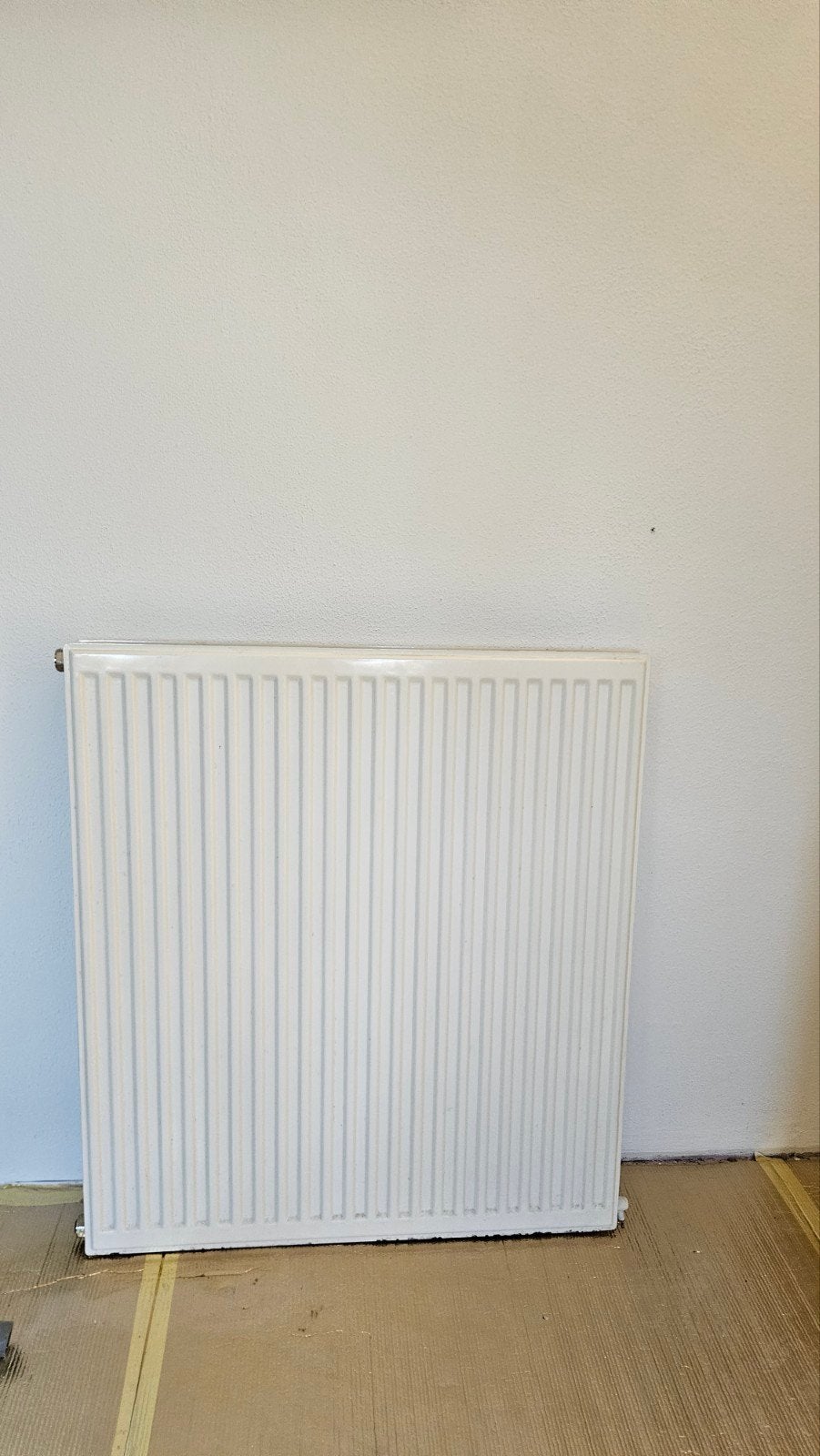 T.E.A.B. 2 nette witte radiatoren incl. HERZ-kranen en buis, Ophalen, Gebruikt, Radiator, 150 cm of meer
